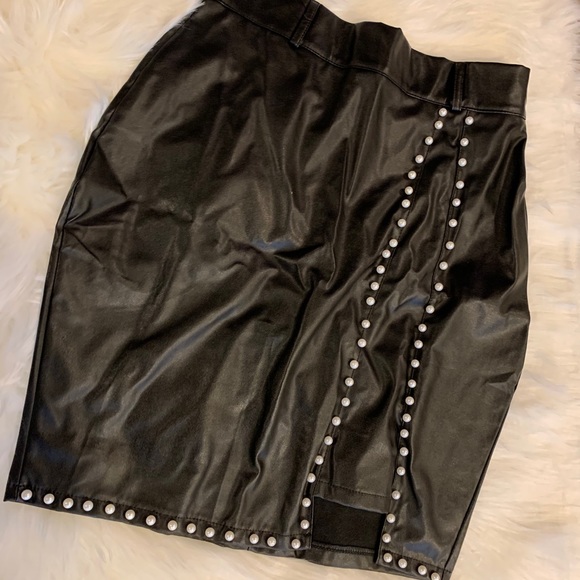 Women's Vegan Leather Sexy Beaded Skirt - Picture 4 of 8
